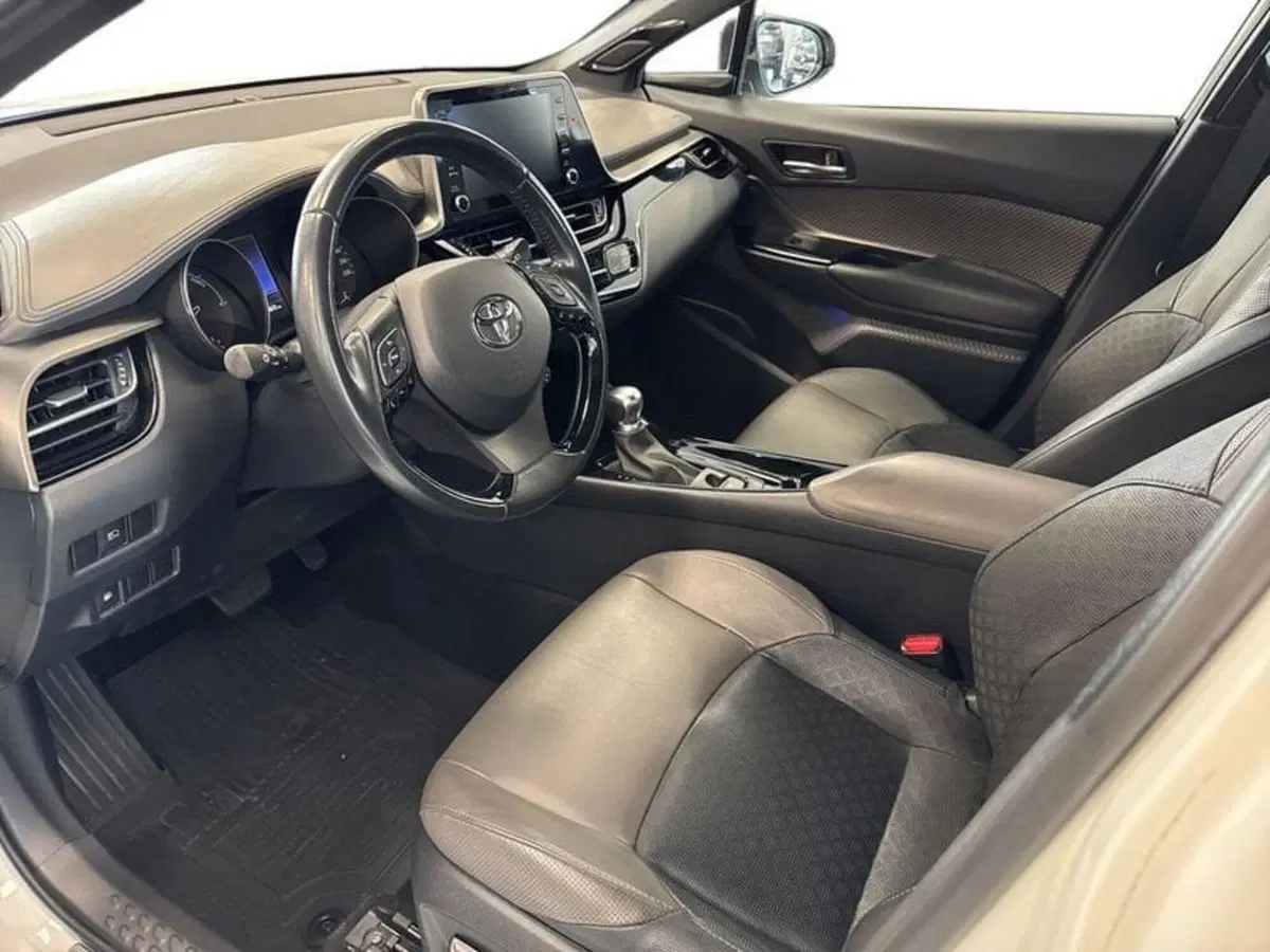 Toyota Toyota C-HR usata a Prato (10)