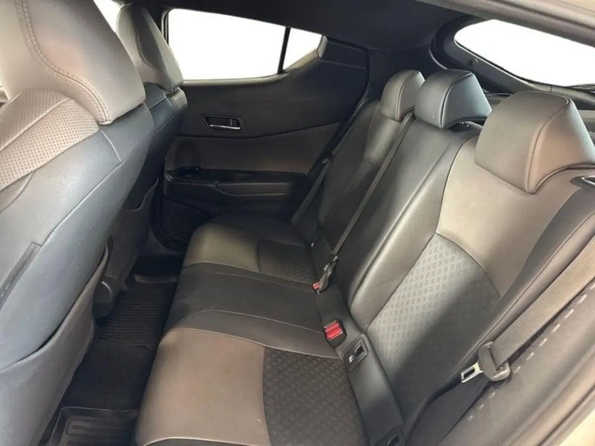 Toyota Toyota C-HR usata a Prato (15)