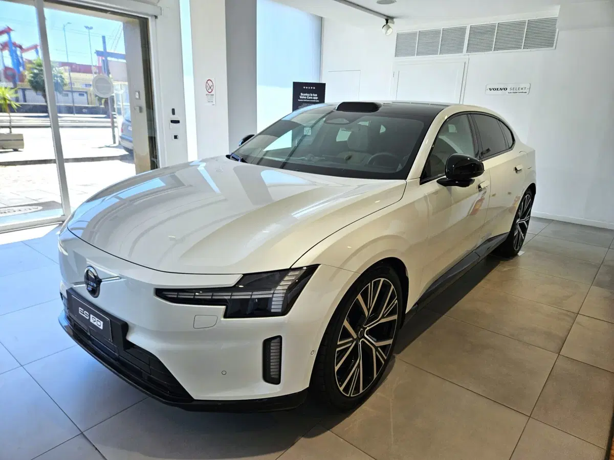 Volvo ES90 nuova a Napoli (3)
