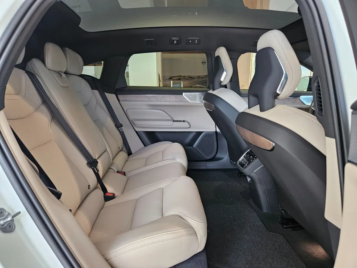 Volvo ES90 nuova a Napoli (6)