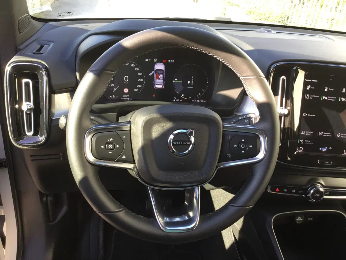 Volvo XC40 usata a Napoli (13)