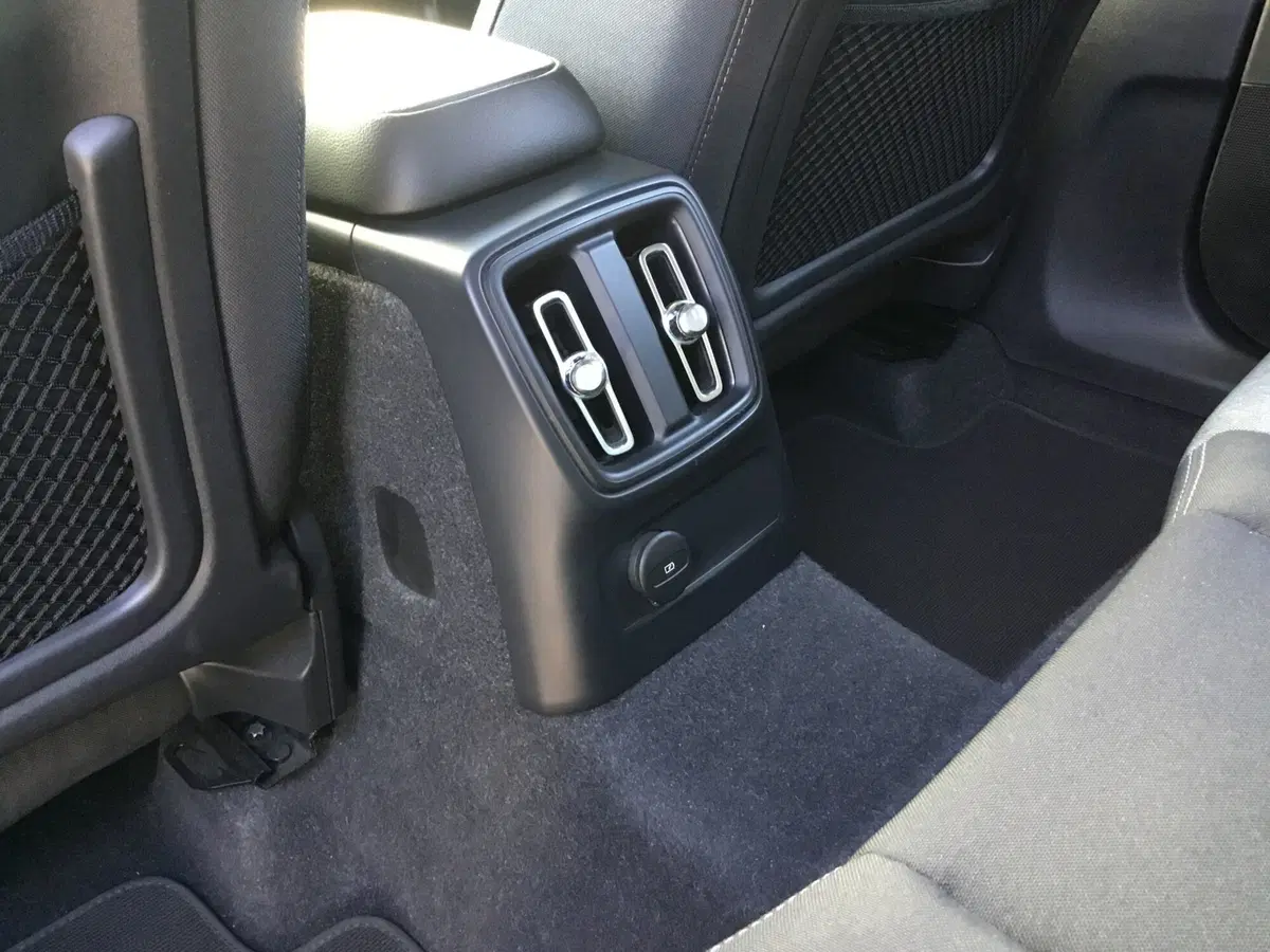 Volvo XC40 usata a Napoli (17)