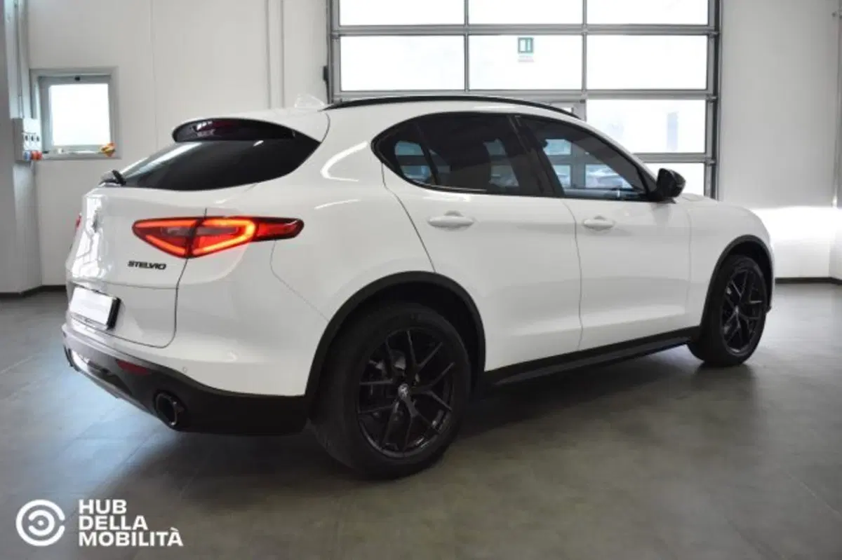 Alfa Romeo Stelvio usata a Perugia (4)
