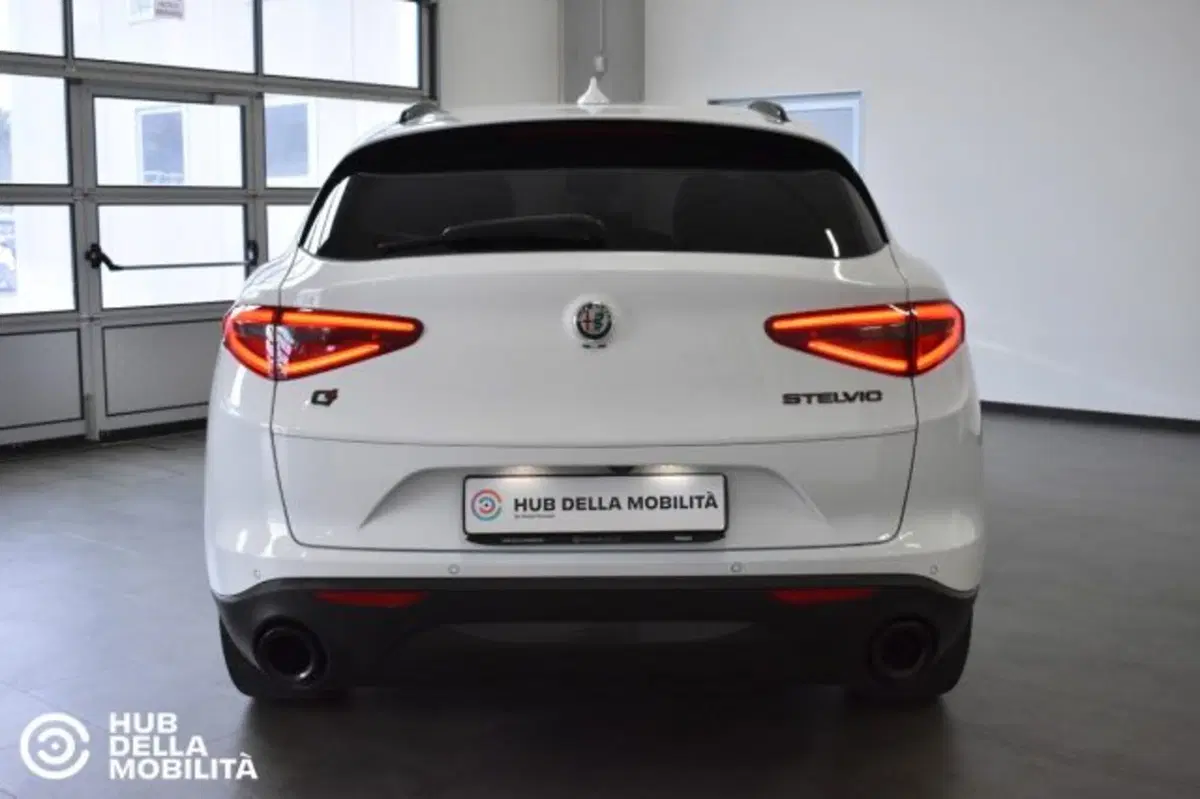 Alfa Romeo Stelvio usata a Perugia (5)