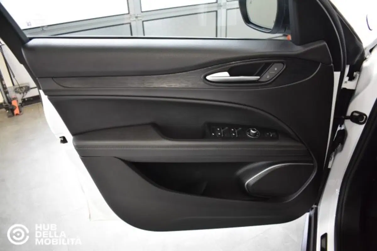 Alfa Romeo Stelvio usata a Perugia (7)