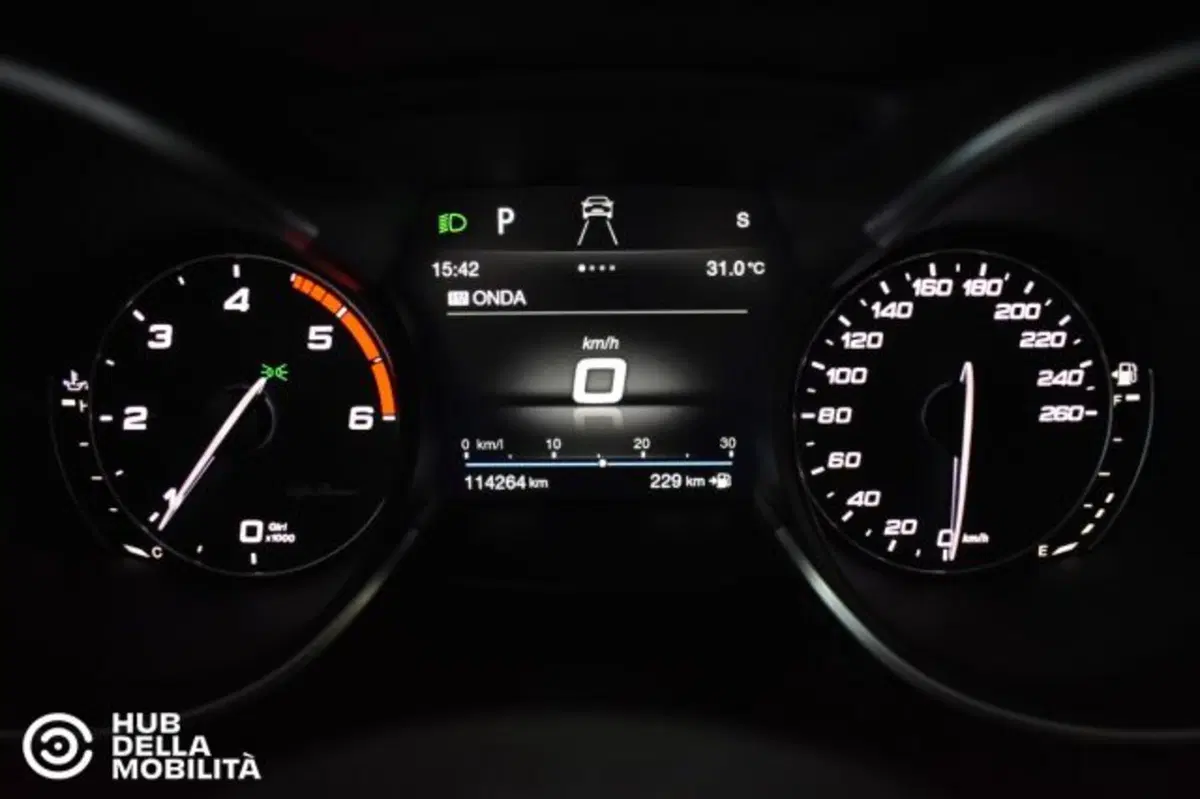 Alfa Romeo Stelvio usata a Perugia (8)