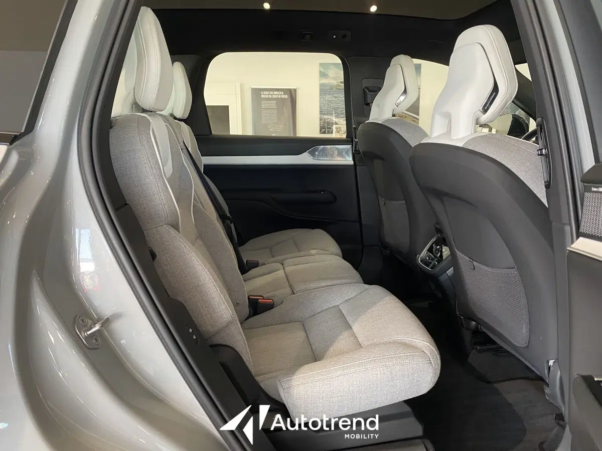 Volvo EX90 nuova a Bari (14)