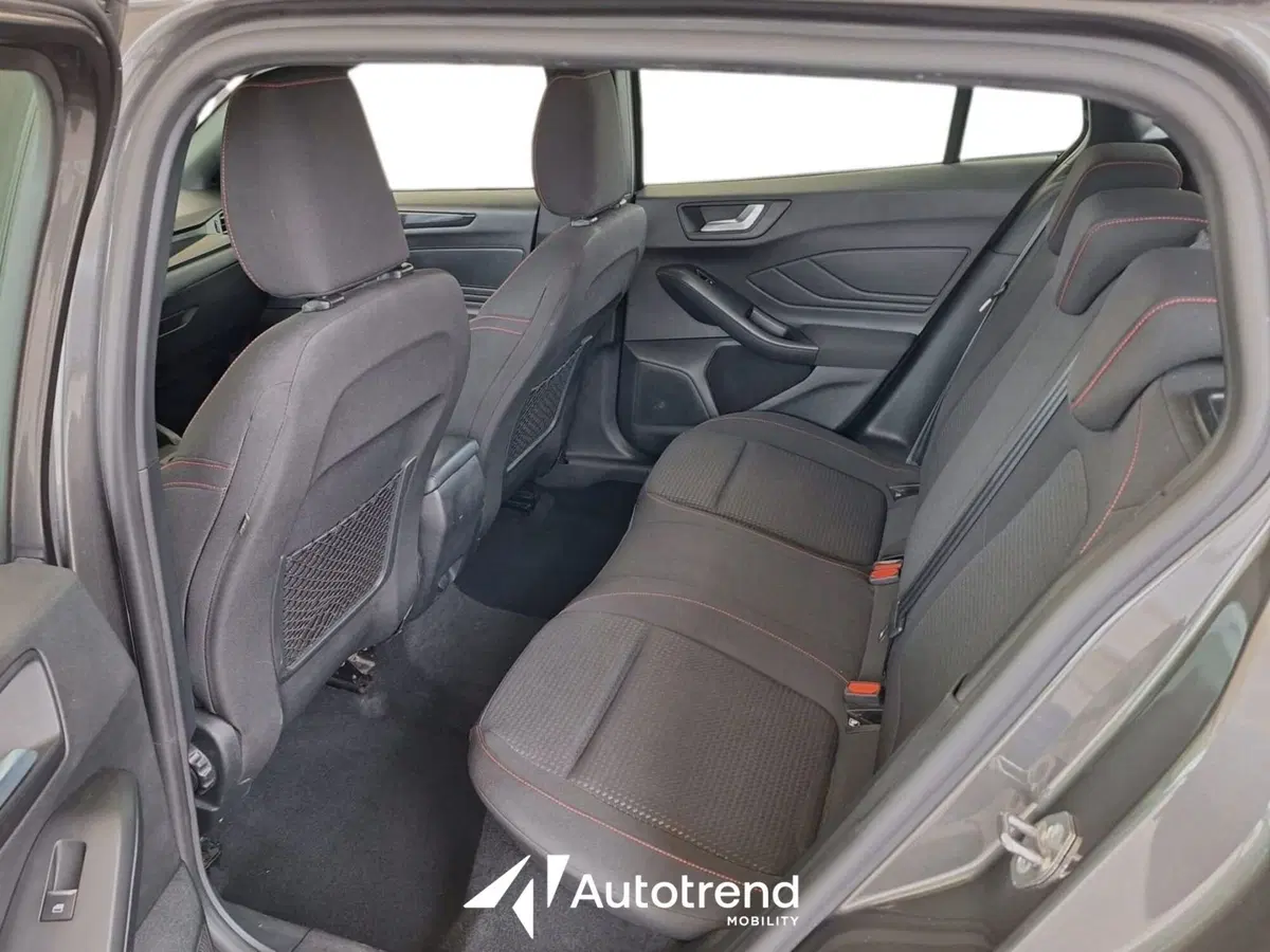 Ford Focus Station Wagon usata a Bari (12)