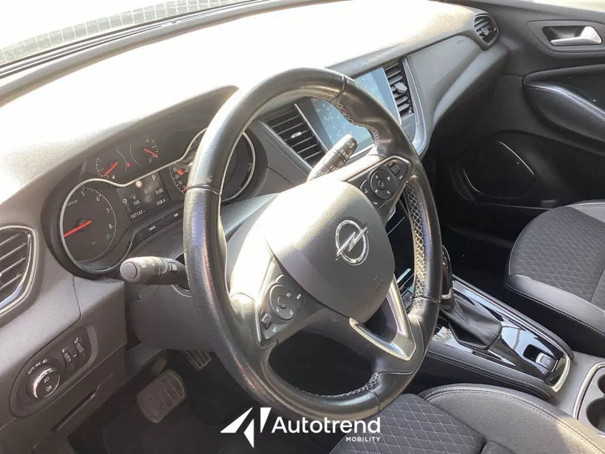 Opel Grandland X usata a Bari (16)