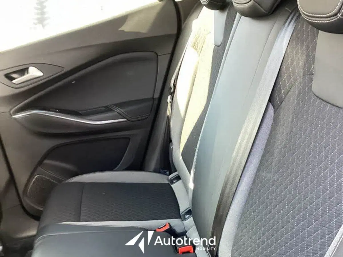 Opel Grandland X usata a Bari (18)