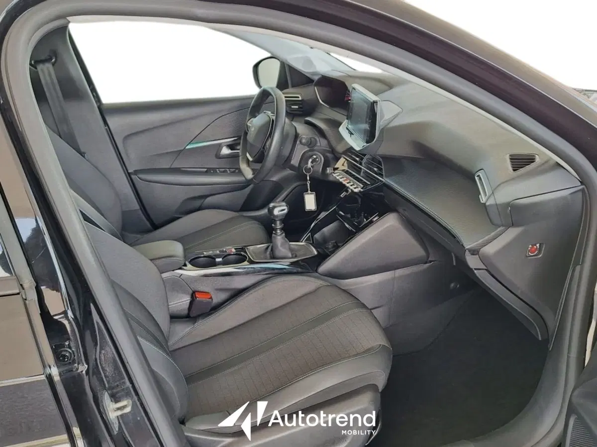 Peugeot 208 usata a Bari (7)