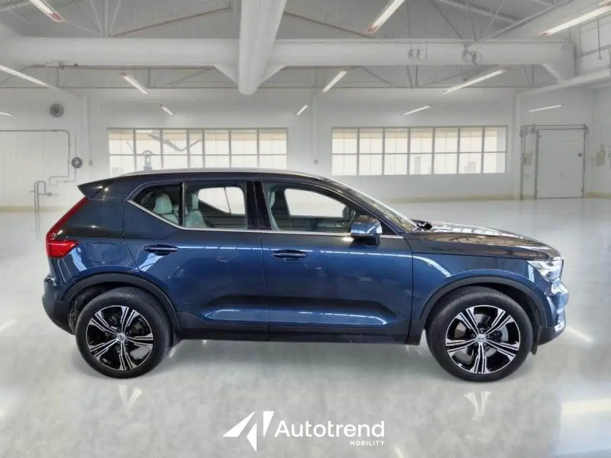 Volvo XC40 usata a Bari (16)