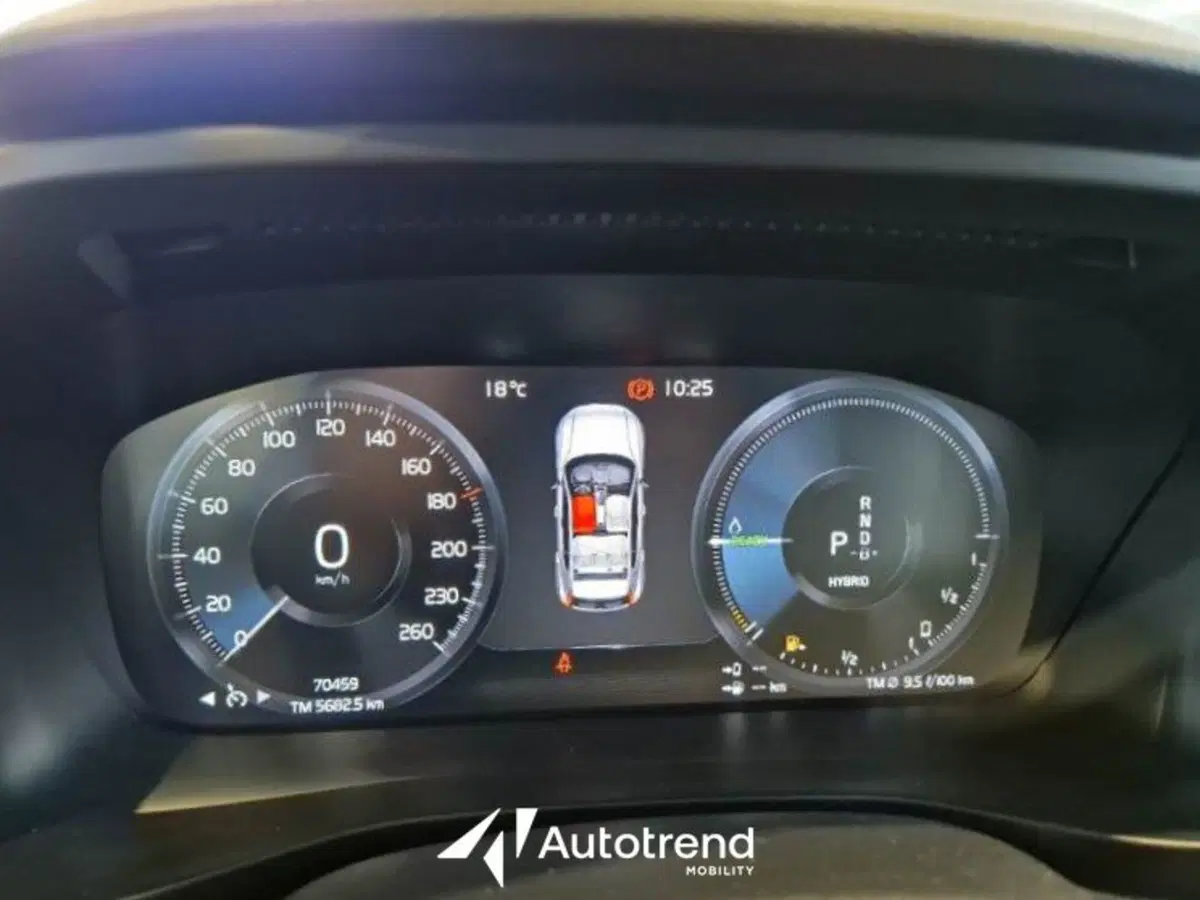 Volvo XC40 usata a Bari (9)