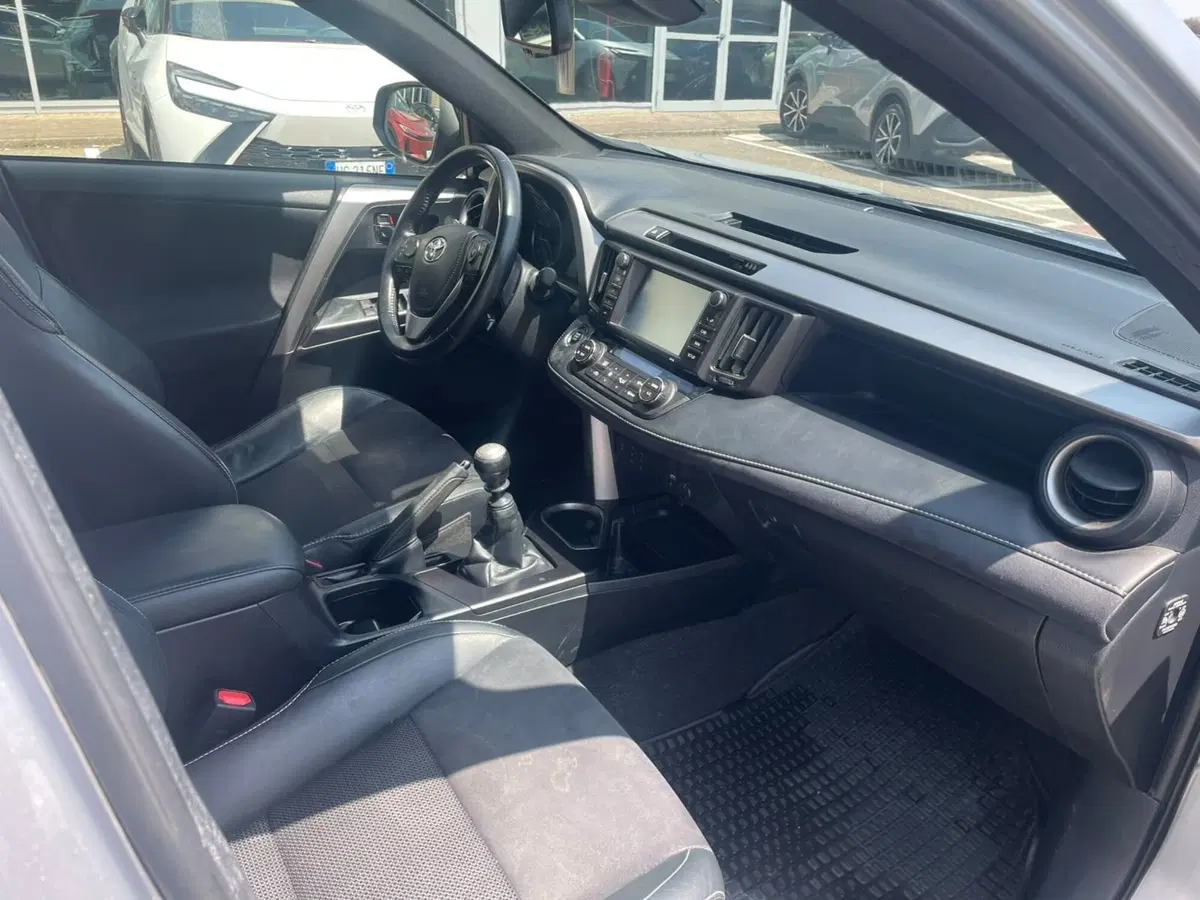Toyota Rav4 usata a Piacenza (10)