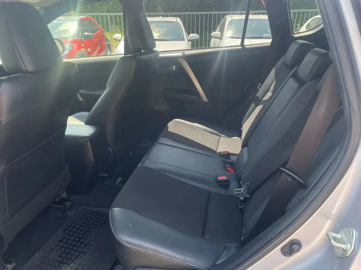 Toyota Rav4 usata a Piacenza (11)