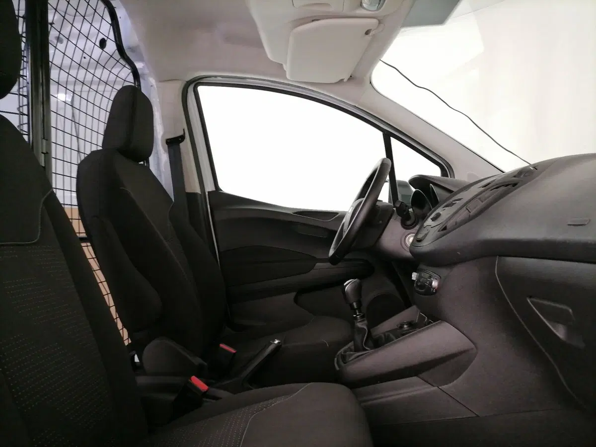 Ford Transit Courier usata a Roma (6)