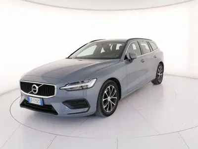 VOLVO Veicoli Commerciali V60 V60 II N1 2.0 B3 Momentum Business Pro auto 8m my21 del 2021 usata a Roma