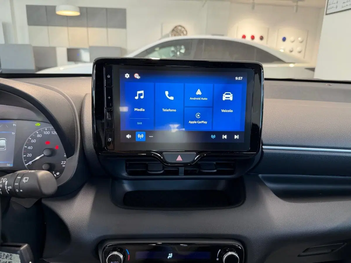 Mazda Mazda2 Hybrid nuova a Napoli (11)