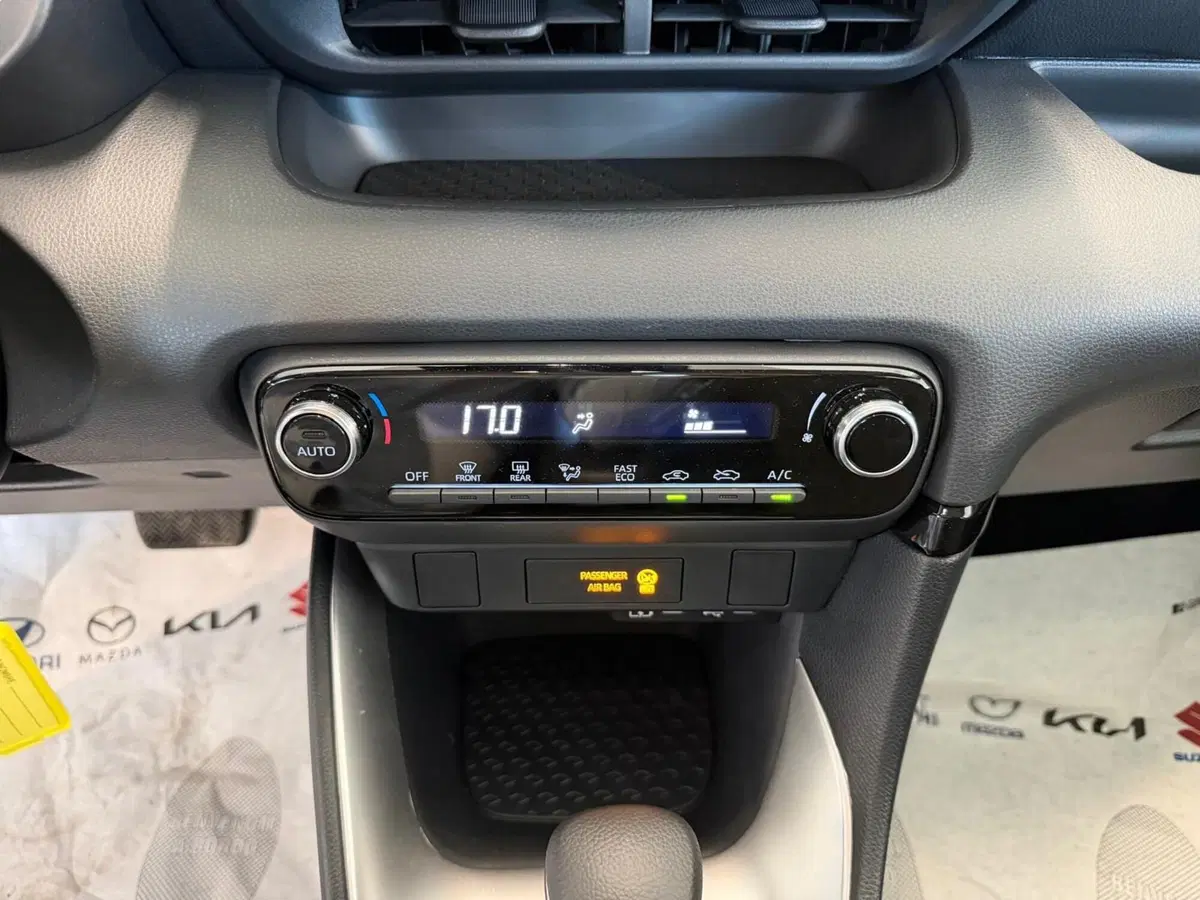Mazda Mazda2 Hybrid nuova a Napoli (13)