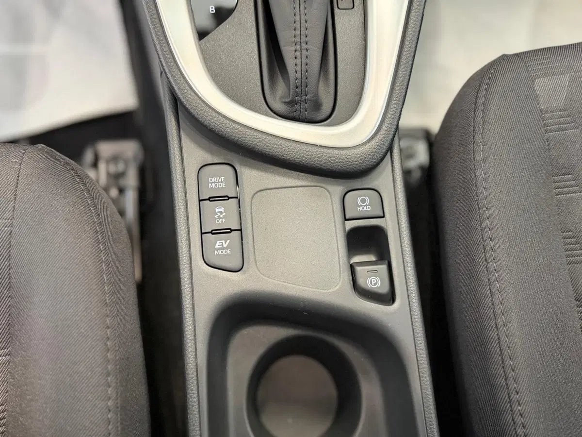 Mazda Mazda2 Hybrid nuova a Napoli (15)