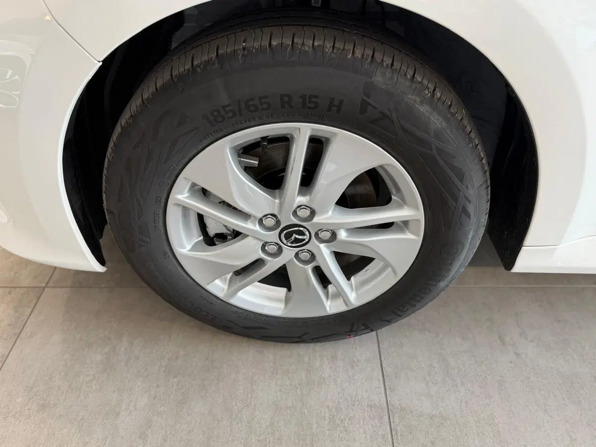 Mazda Mazda2 Hybrid nuova a Napoli (18)