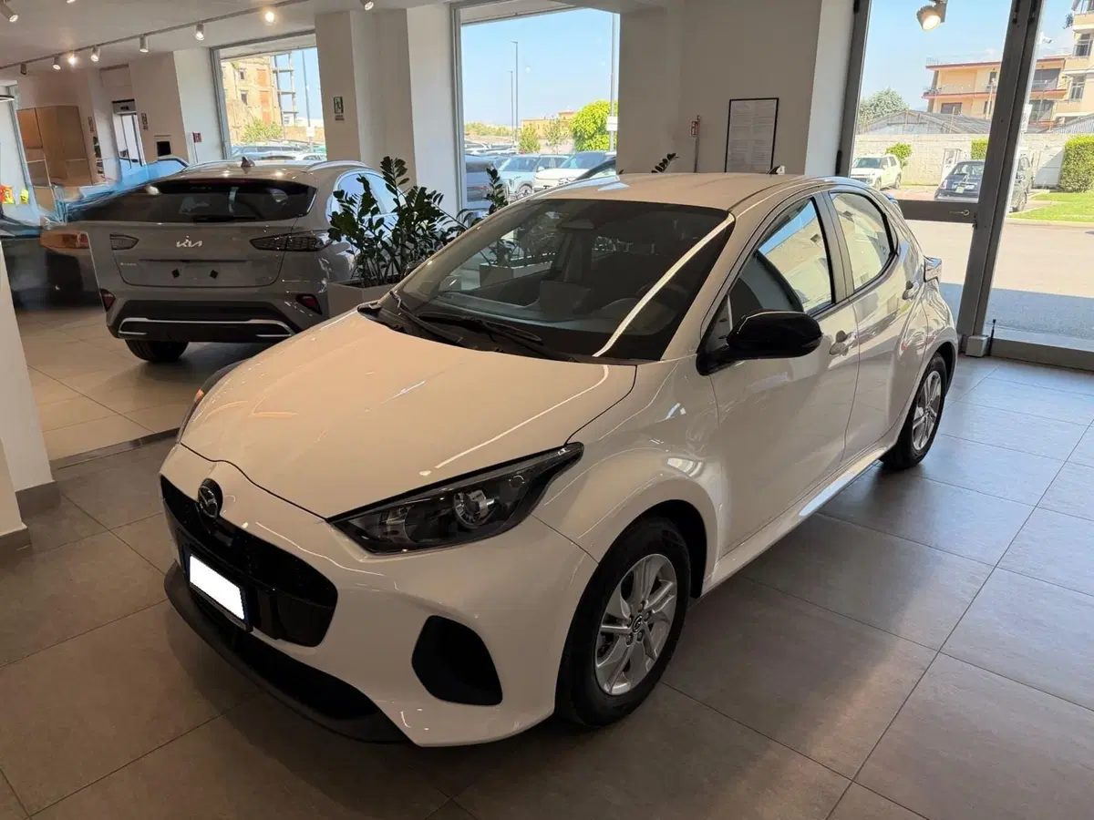 Mazda Mazda2 Hybrid nuova a Napoli (2)