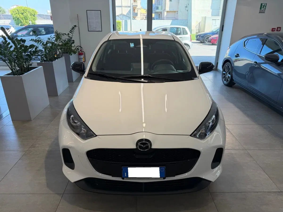 Mazda Mazda2 Hybrid nuova a Napoli (3)