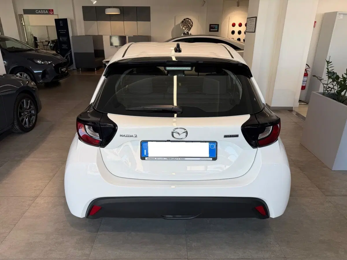 Mazda Mazda2 Hybrid nuova a Napoli (6)