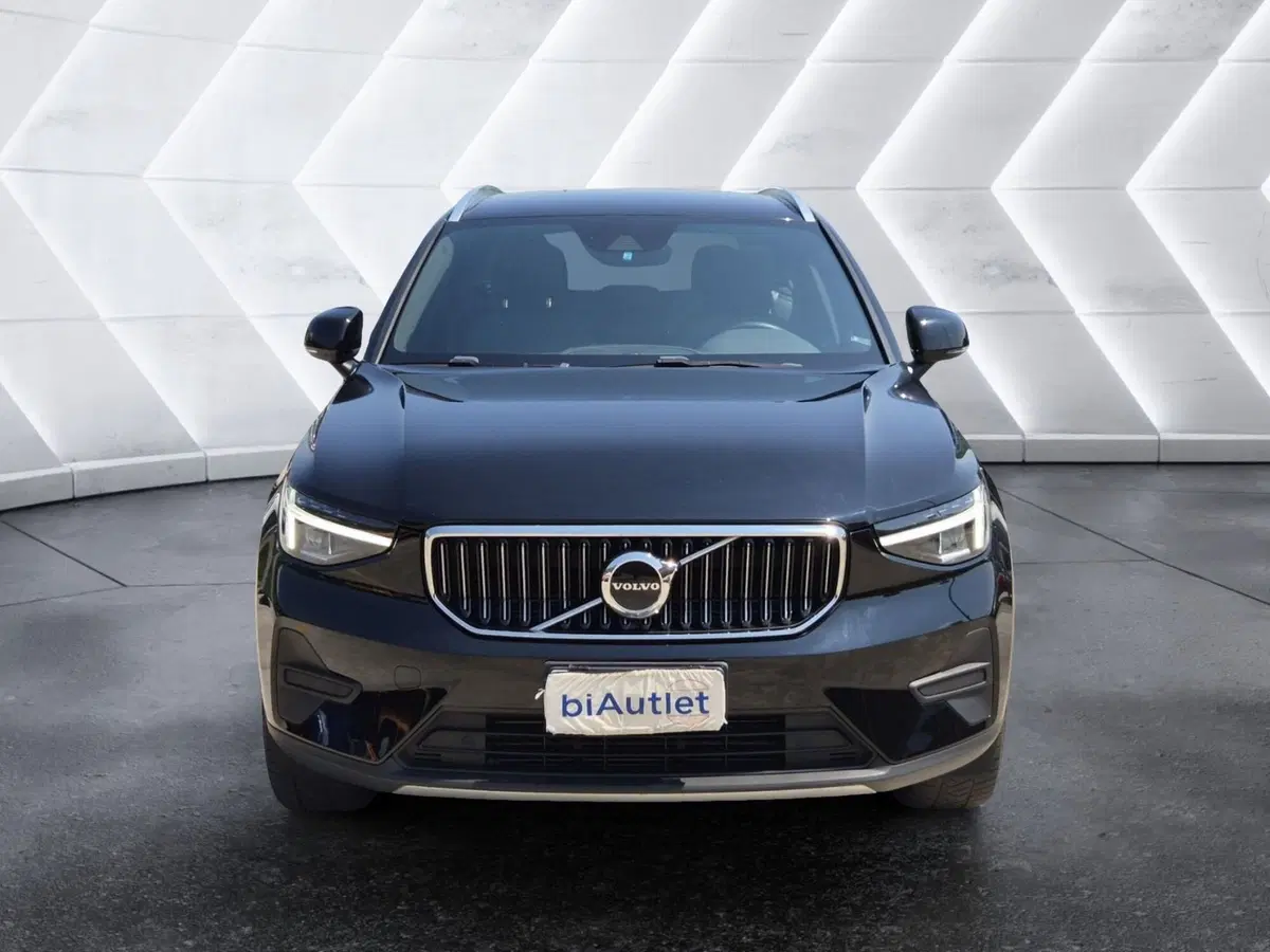Volvo XC40 usata  (2)