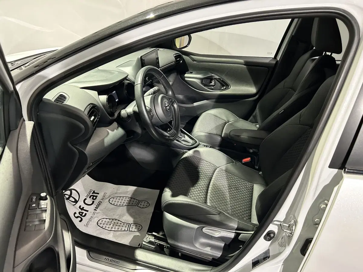 Toyota Yaris usata a Milano (12)