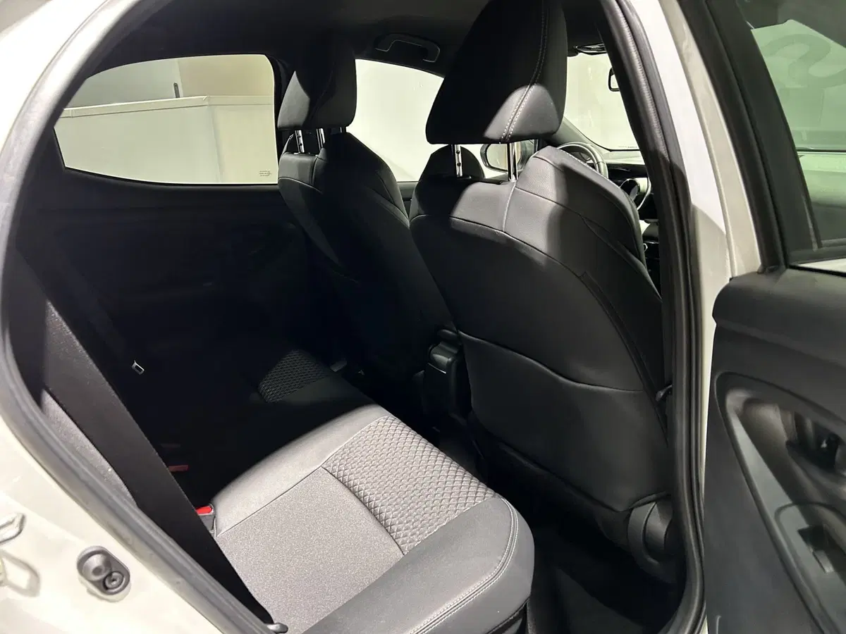 Toyota Yaris usata a Milano (8)