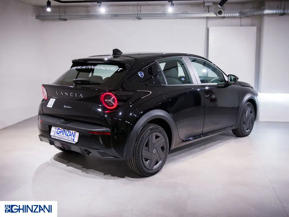 Lancia Ypsilon nuova a Bergamo (7)