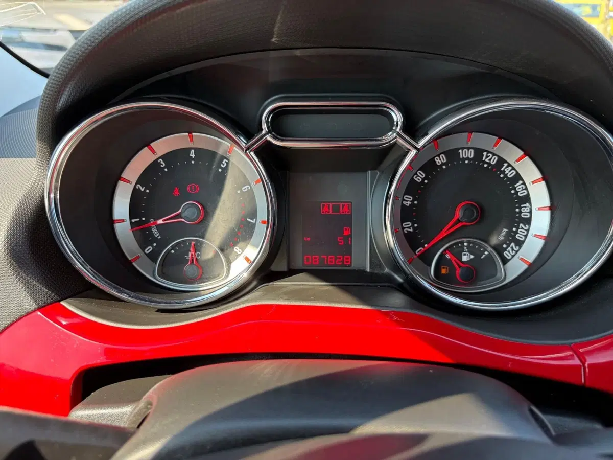 Opel Adam usata a La Spezia (16)