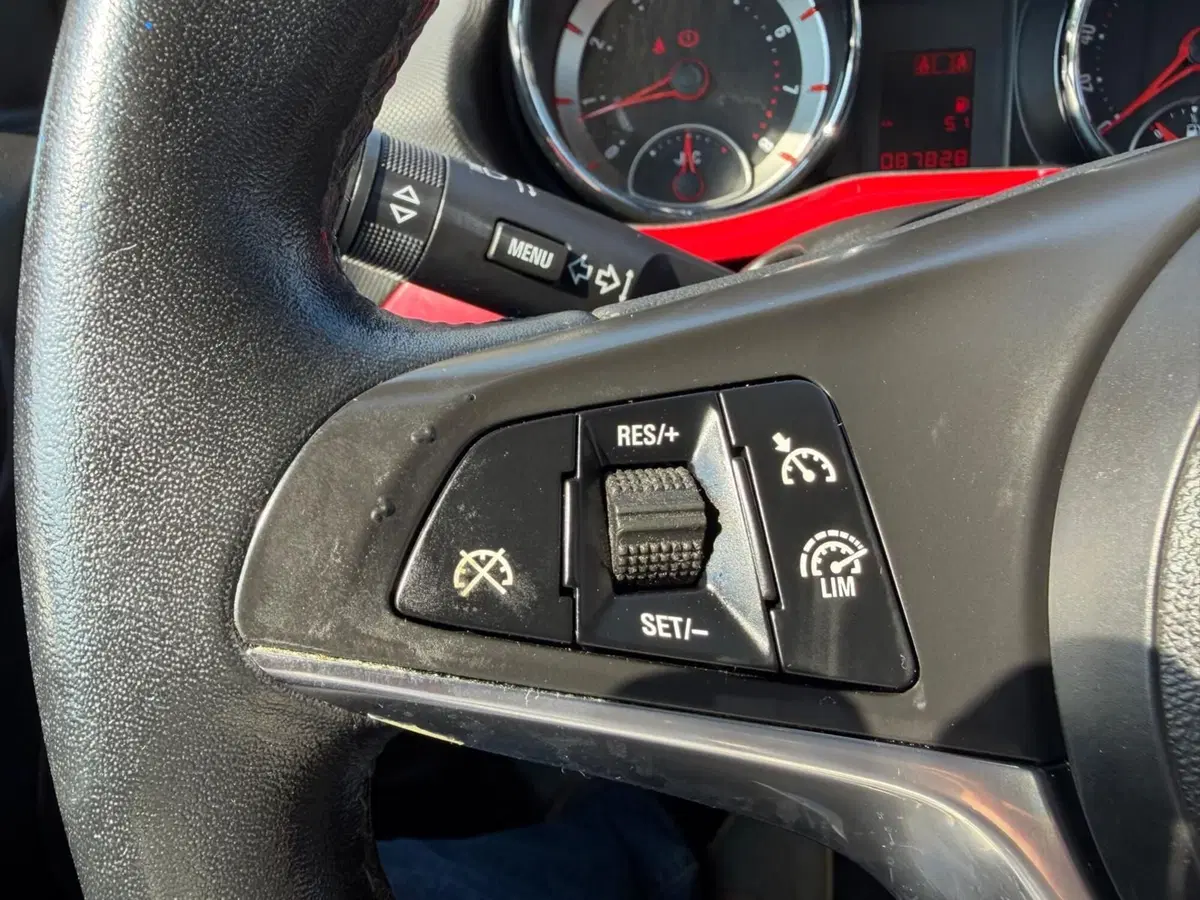 Opel Adam usata a La Spezia (18)