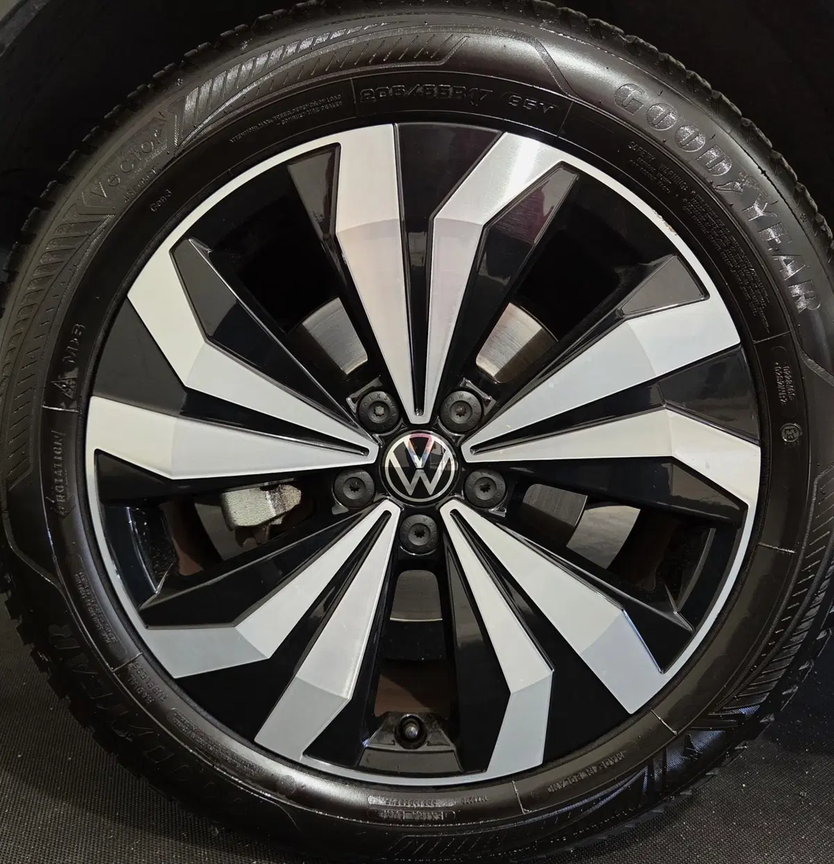 Volkswagen T-Cross usata a Pavia (5)