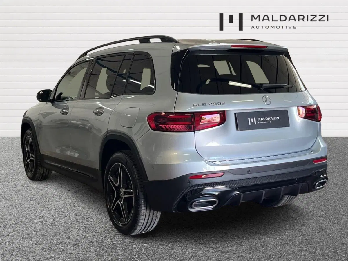 Mercedes-Benz GLB nuova a Bari (4)