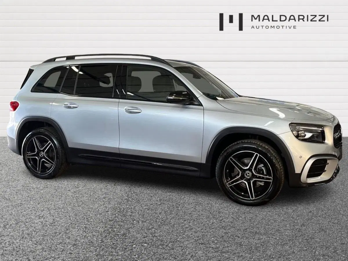 Mercedes-Benz GLB nuova a Bari (5)