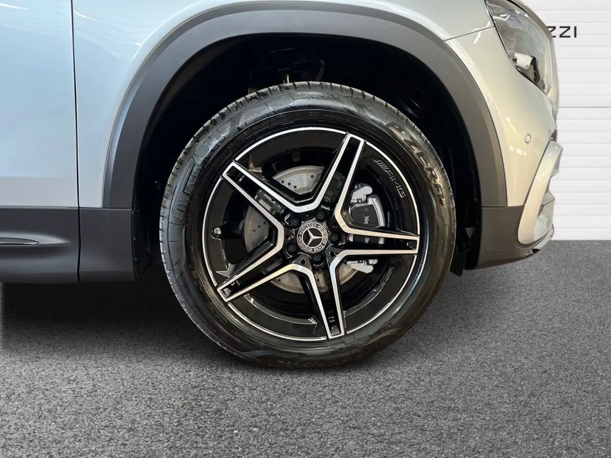 Mercedes-Benz GLB nuova a Bari (6)