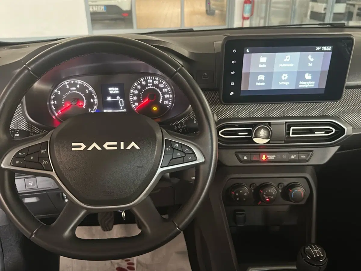 Dacia Sandero usata a Napoli (12)