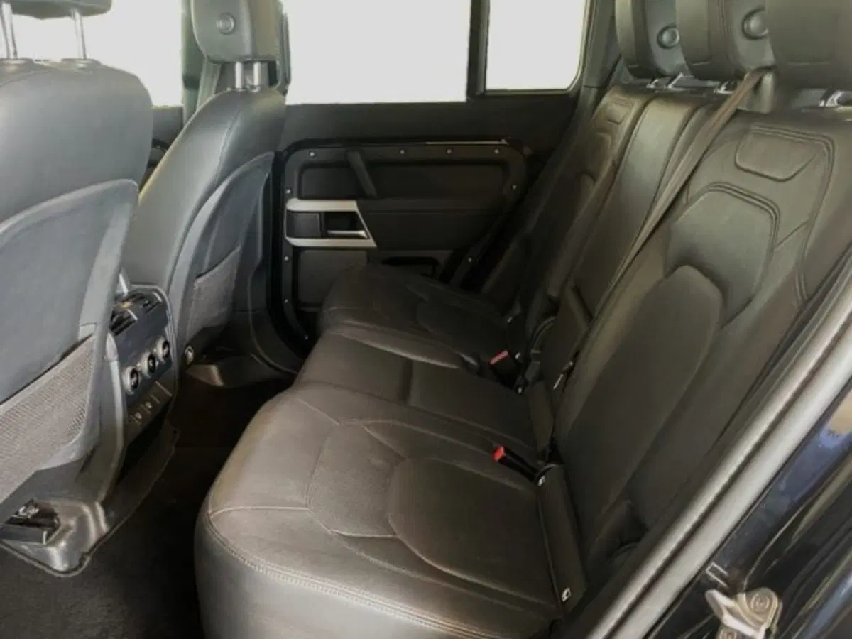 Land Rover Defender usata a Livorno (16)