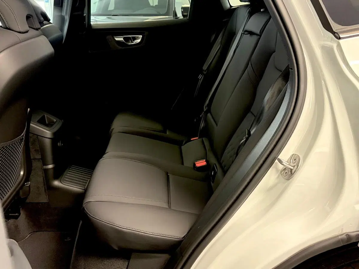 Volvo XC60 nuova a Como (12)
