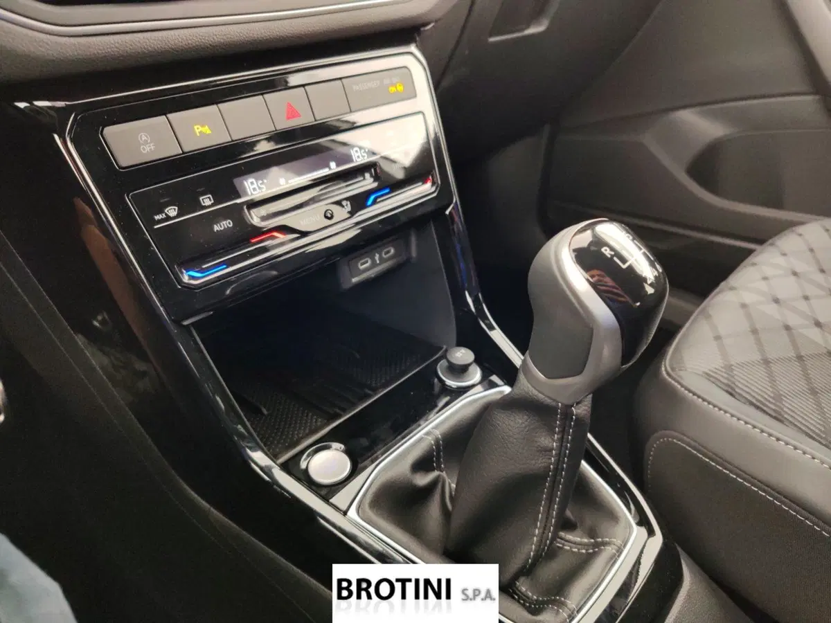 Volkswagen T-Cross nuova a Massa-Carrara (11)