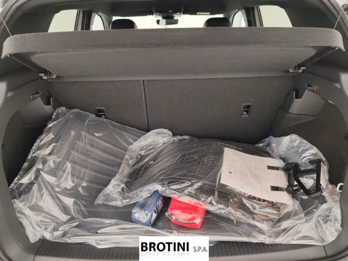 Volkswagen T-Cross nuova a Massa-Carrara (15)