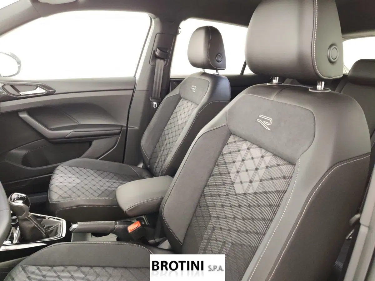 Volkswagen T-Cross nuova a Massa-Carrara (9)