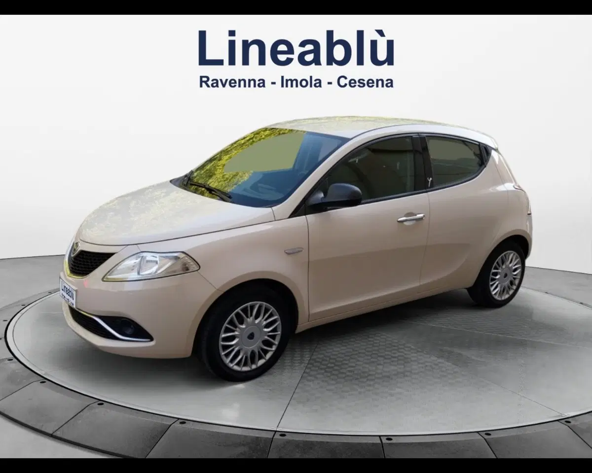 Lancia Ypsilon usata a Forlì-Cesena