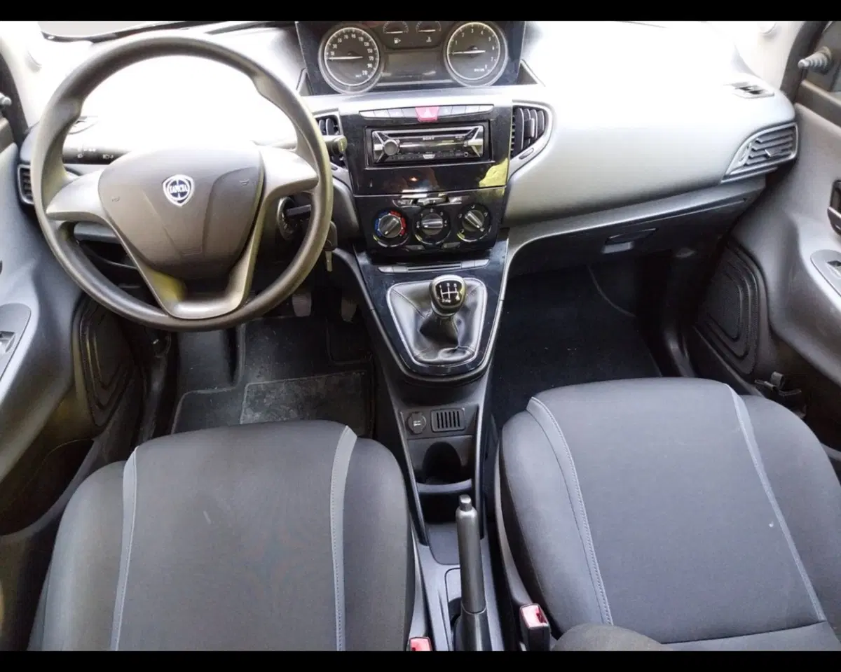 Lancia Ypsilon usata a Forlì-Cesena (10)