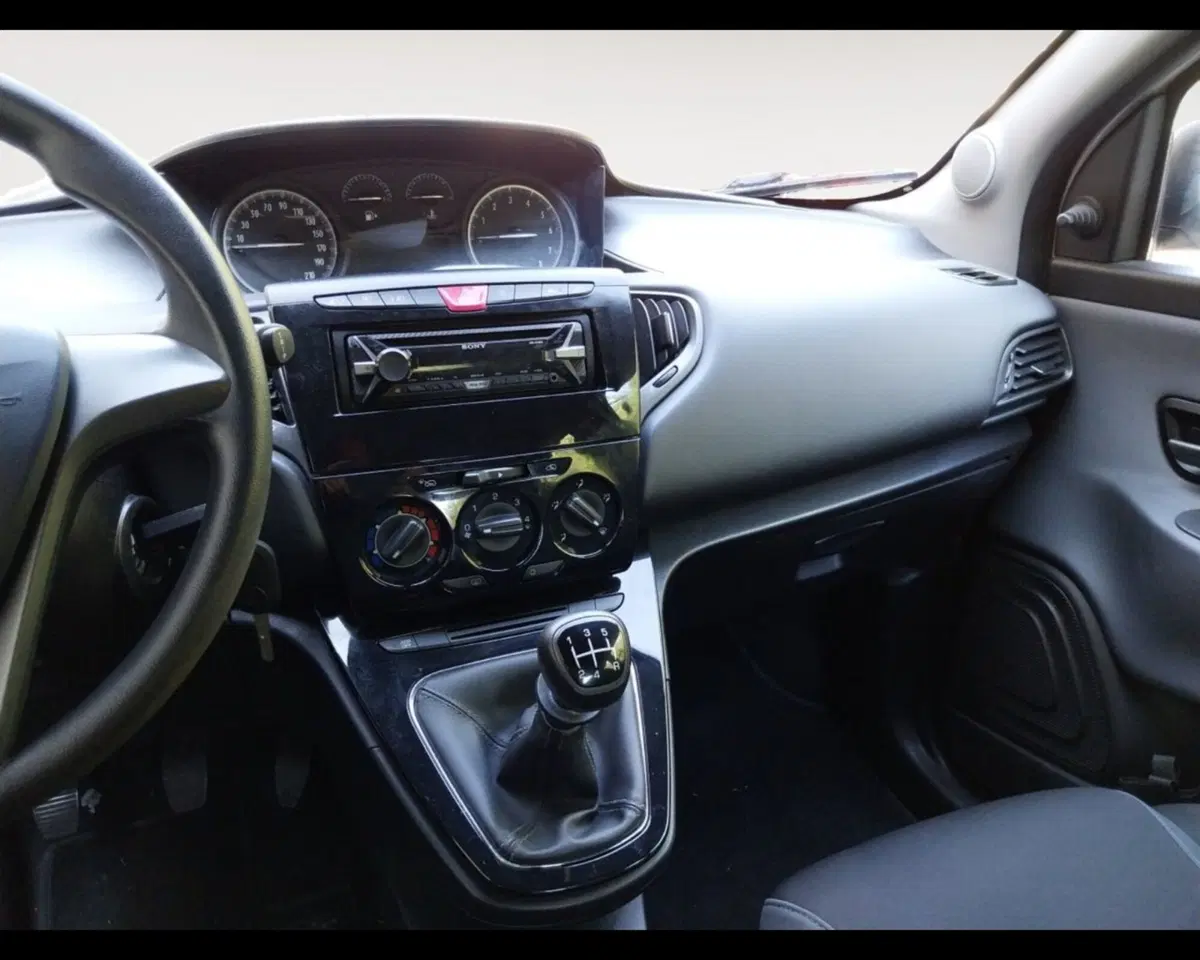 Lancia Ypsilon usata a Forlì-Cesena (11)