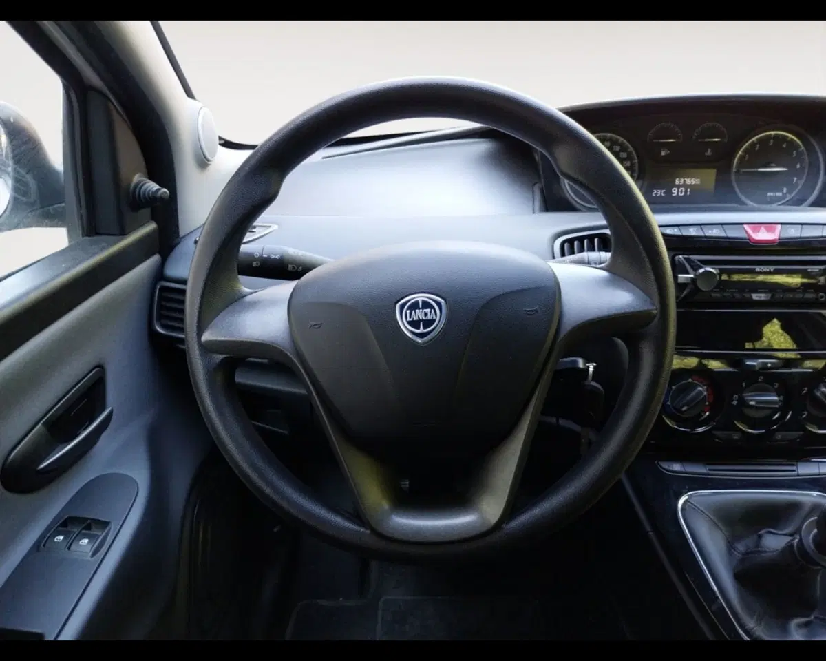 Lancia Ypsilon usata a Forlì-Cesena (12)