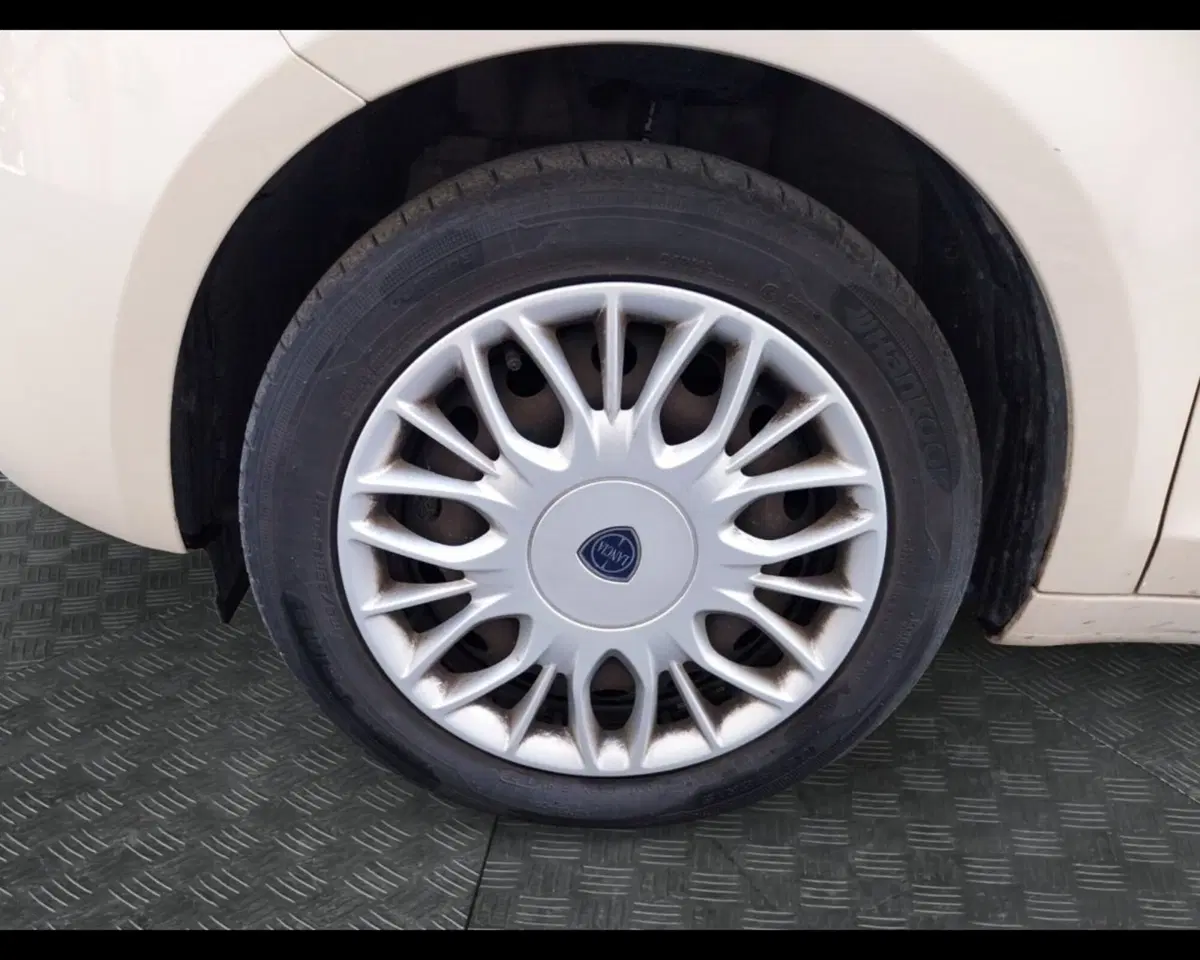 Lancia Ypsilon usata a Forlì-Cesena (14)