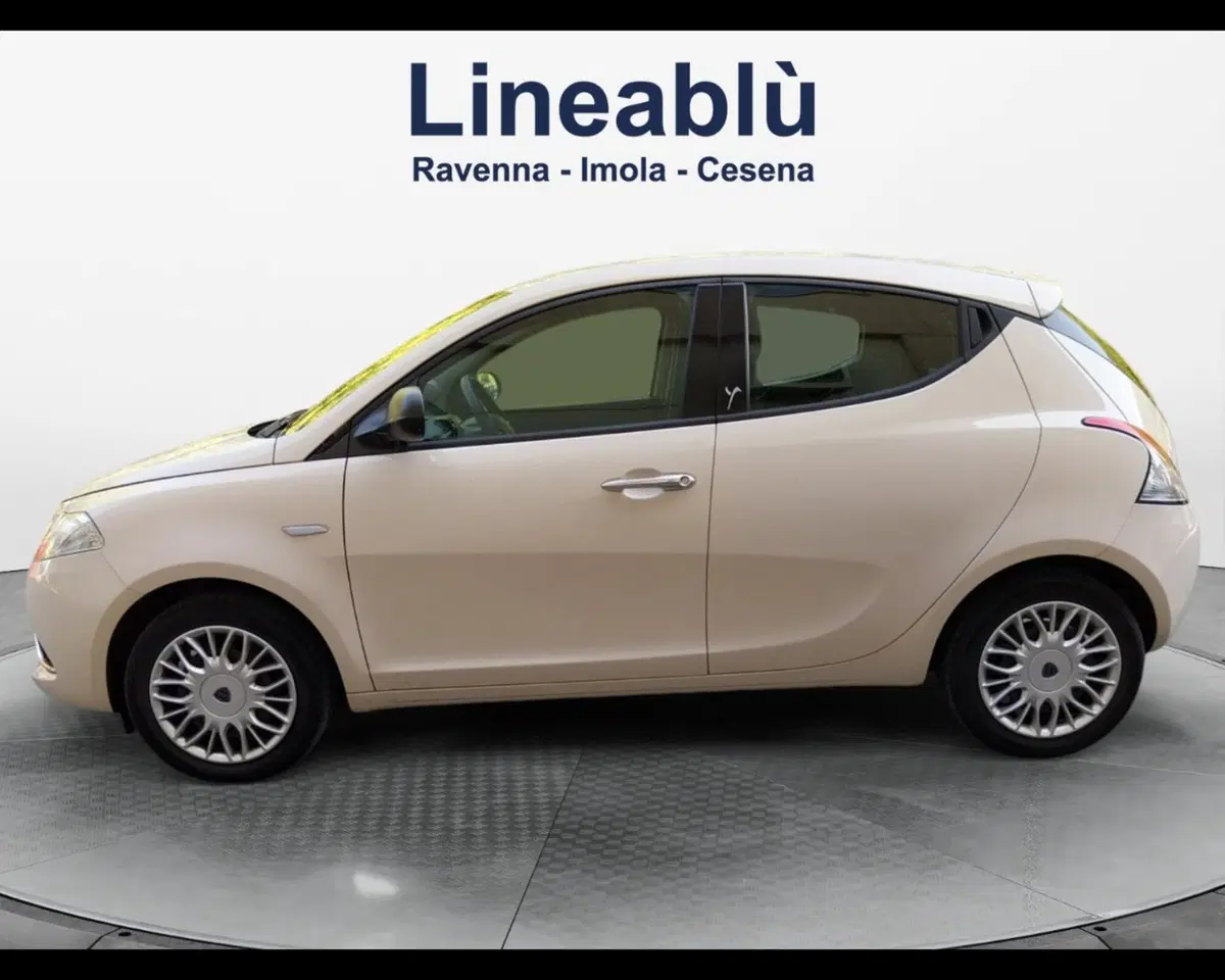 Lancia Ypsilon usata a Forlì-Cesena (2)